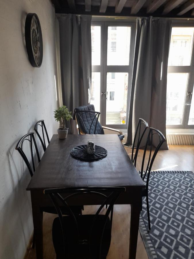 Blue Apartment In The Old Town Antwerpen Exteriör bild